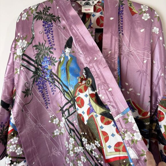 Made in Japan | Lavender Kimono Robe | Traditional Geisha & Sakura Print - Picture 3 of 12